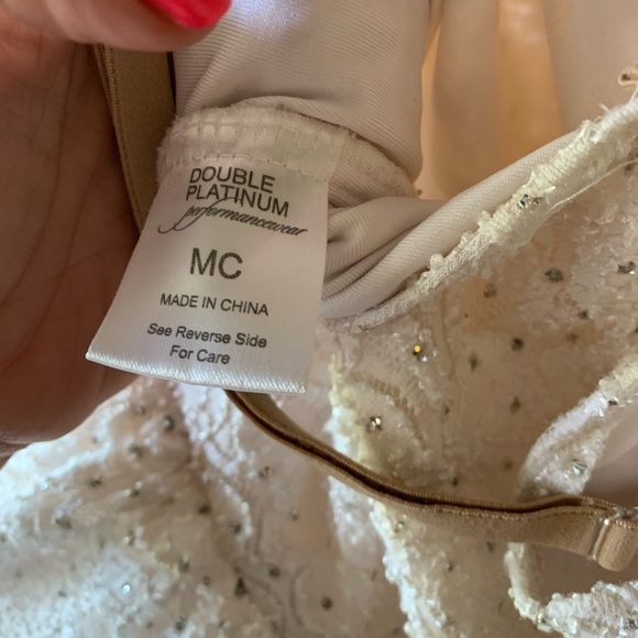 Lace costume - Picture 2 of 6